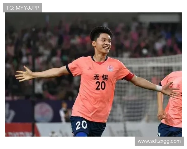 中国足球场上的硬汉传奇谁是最能打架的足球明星