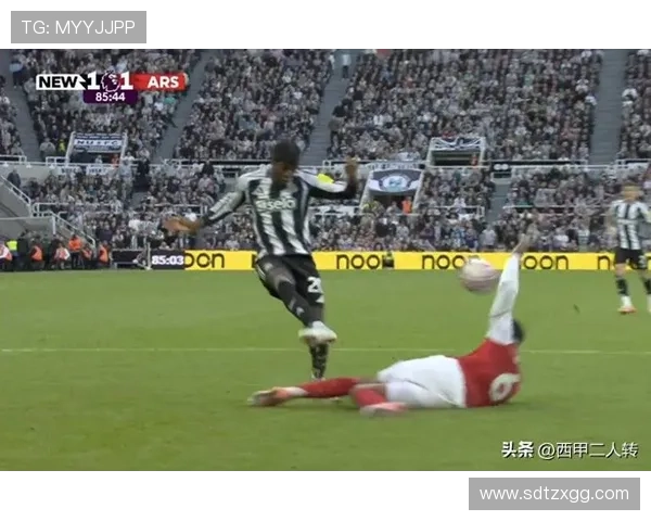 争议判罚引发热议哪位足球明星成为焦点人物