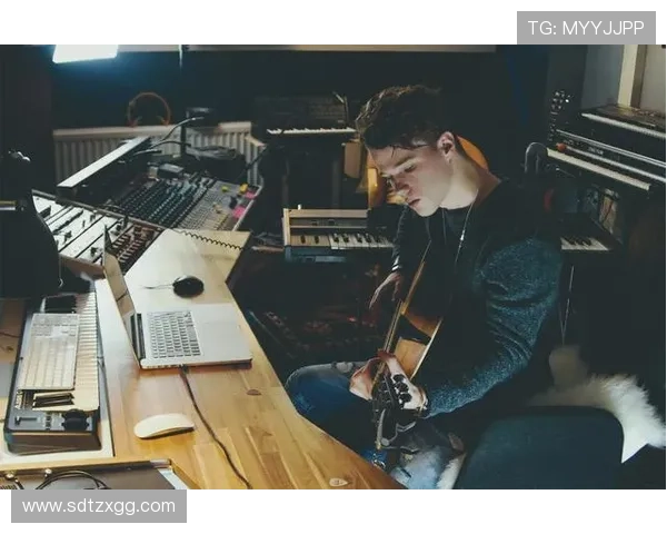 以足球明星为灵感创作的动人歌曲盘点与背后的故事分享