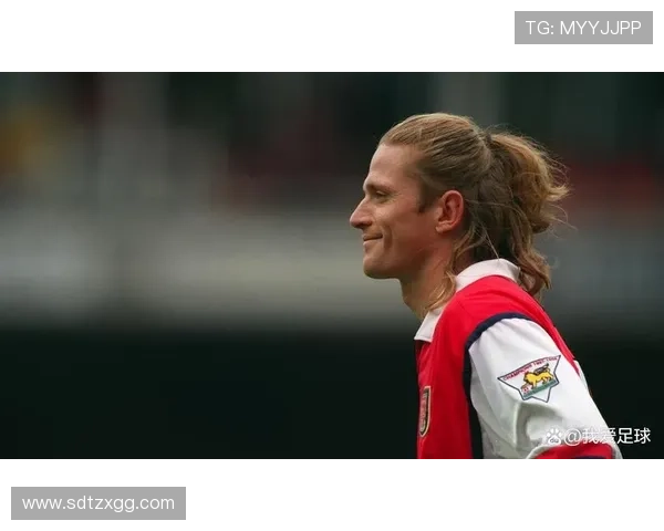 从绿茵场到职场巅峰足球明星的转行传奇与奋斗故事